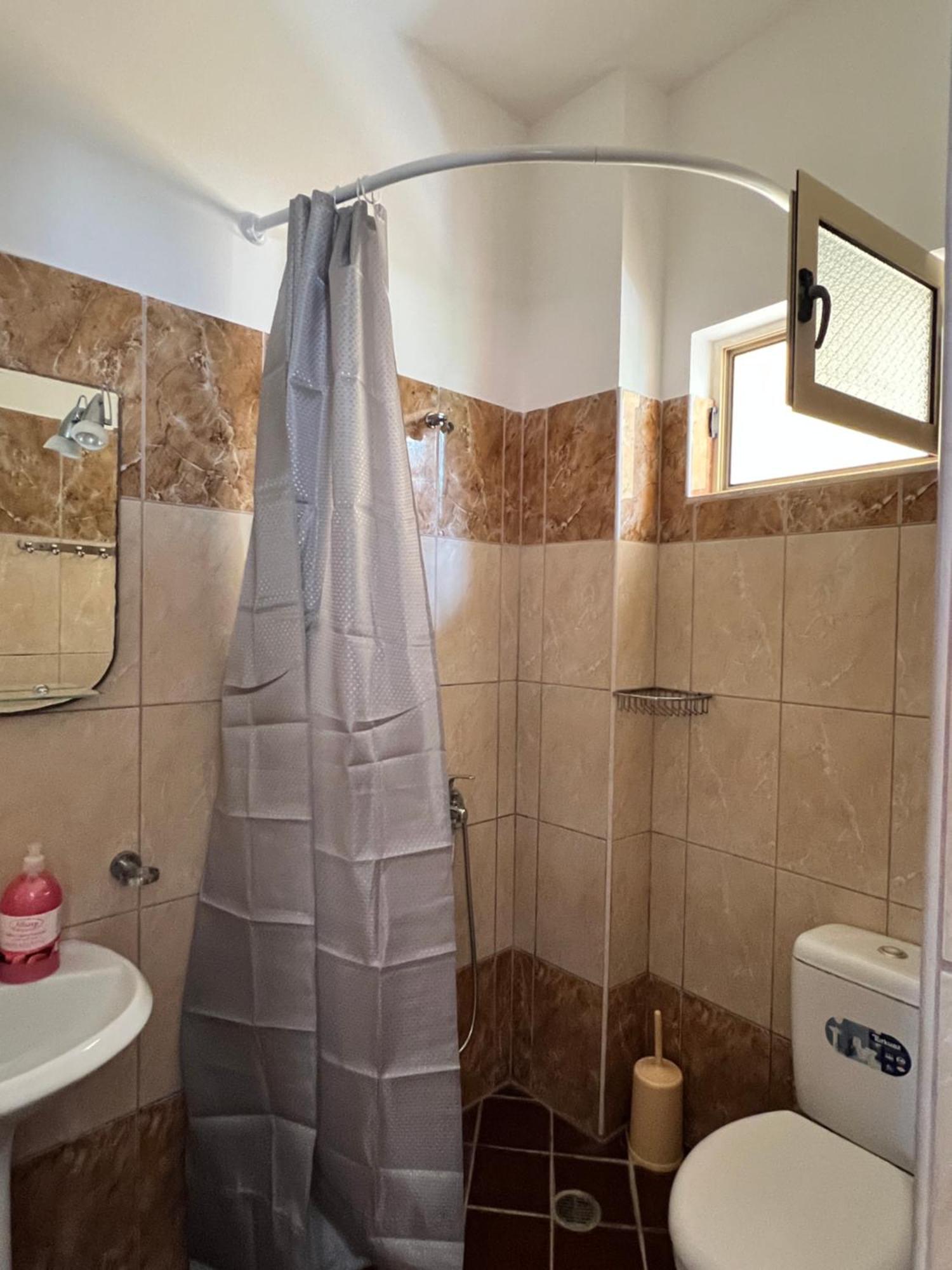 Bed and Breakfast Rock Star-Pllakat Sarandë Exteriér fotografie